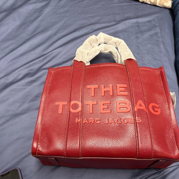 THE LEATHER MEDIUM TOTE BAG - Picture 1 of 8